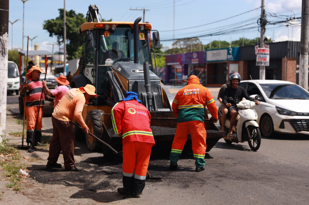 Prefeitura de Manaus recupera avenida estratégica que liga três zonas da capital