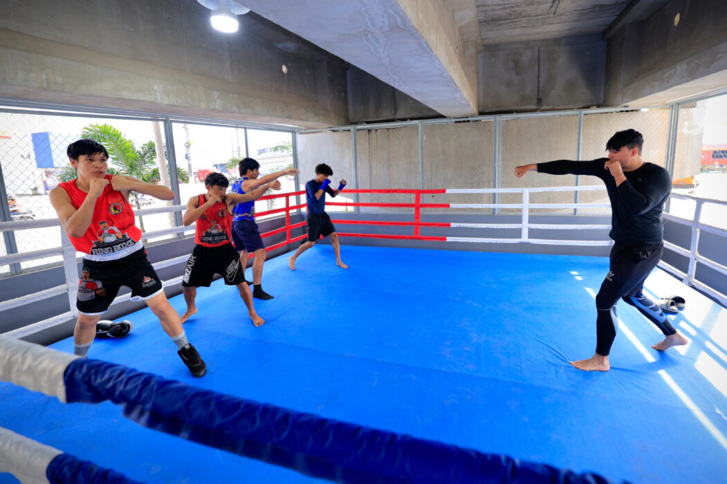 Boxe sob o viaduto Rei Pelé é gratuito e vai alavancar o nível dos atletas no Amazonas