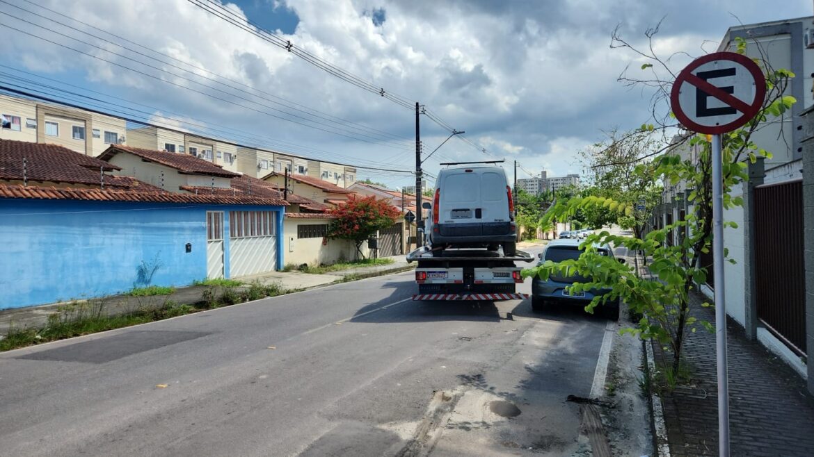 Prefeitura de Manaus intensifica ações de remoção de veículos em áreas proibidas para garantir fluidez e evitar sinistros no trânsito