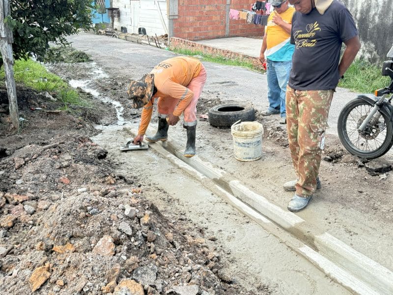 Obra de implantação de drenagem superficial avança no bairro Santa Etelvina