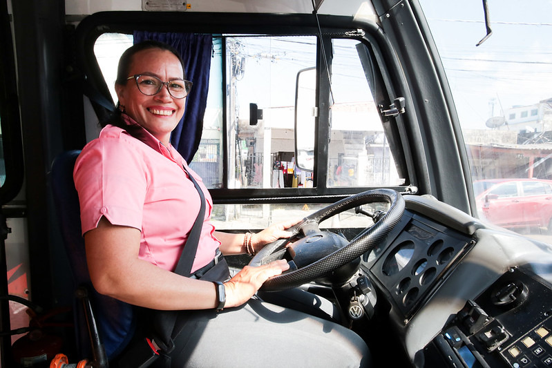 Manaus ganha quatro ônibus adaptados para o programa ‘TransPorta’ e anuncia dez novos veículos para linhas da zona Leste