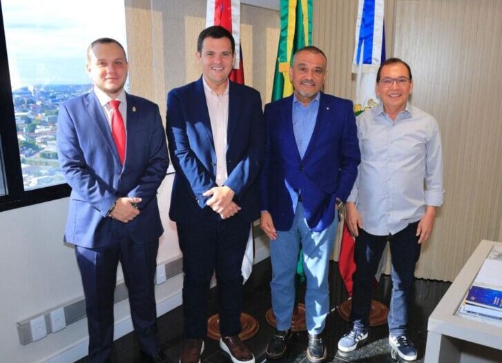 Prefeito em exercício Renato Junior visita TJ-AM e defende diálogo entre os poderes: ‘Harmonia institucional beneficia o povo’