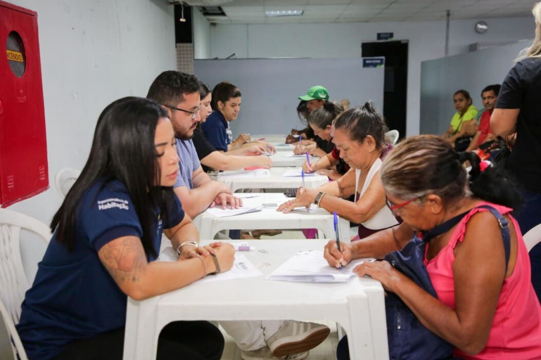 Governo do Amazonas realiza pagamento para 96 famílias das comunidades da Sharp e Manaus 2000