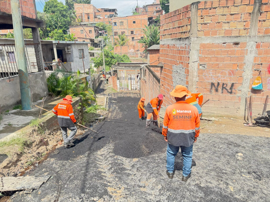 Asfalto chega pela primeira vez na comunidade Novo Reino