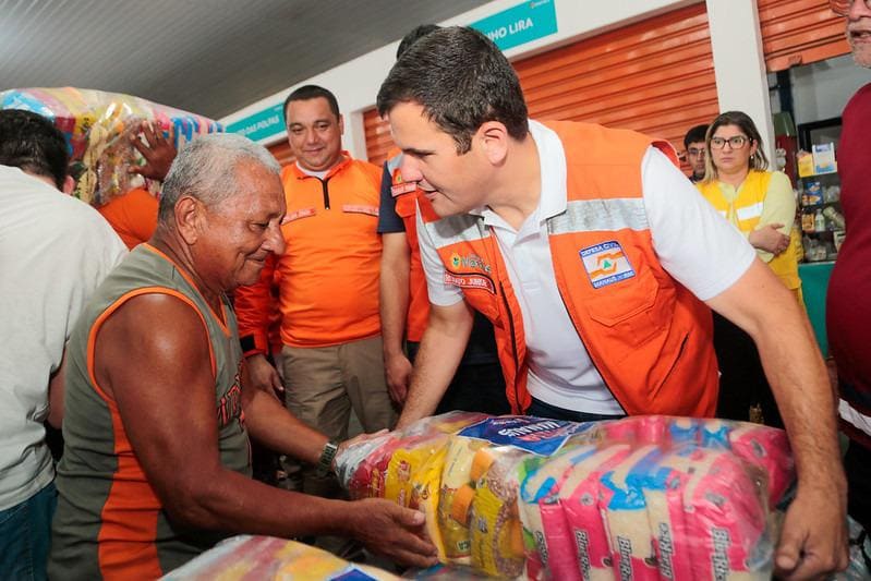 Prefeitura leva operação ‘Cheia 2025’ ao bairro São Jorge e assiste 350 famílias atingidas pela alta do rio Negro