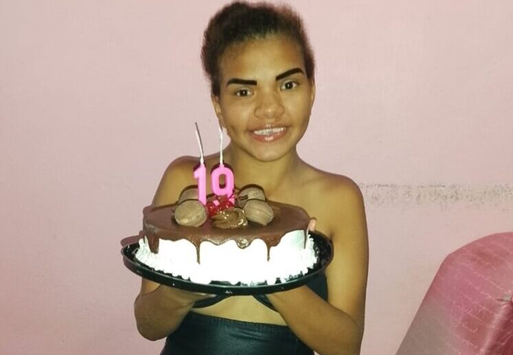 PC-AM divulga imagem de jovem autista desaparecida após sair da escola no bairro Colônia Terra Nova