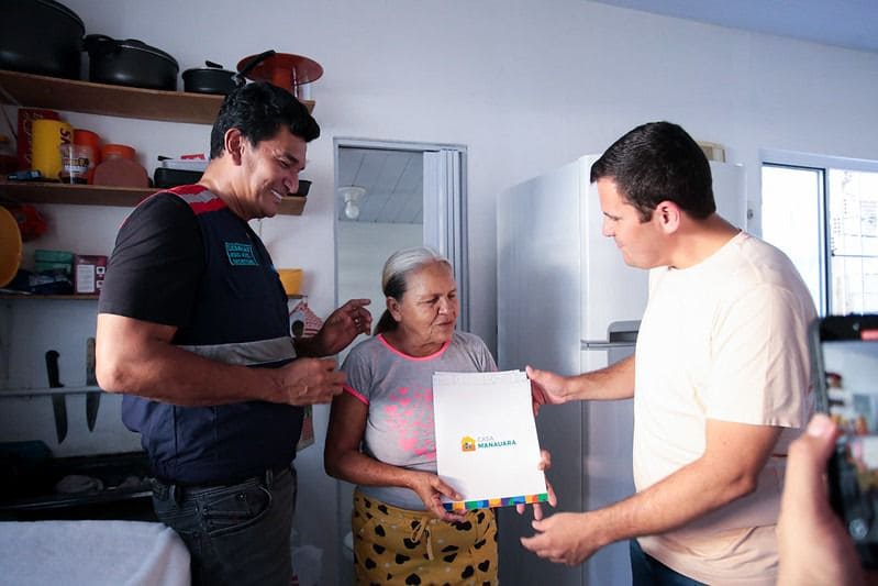 Prefeito em exercício Renato Junior entrega casas reformadas pelo programa ‘Casa Manauara’, na zona Sul da capital
