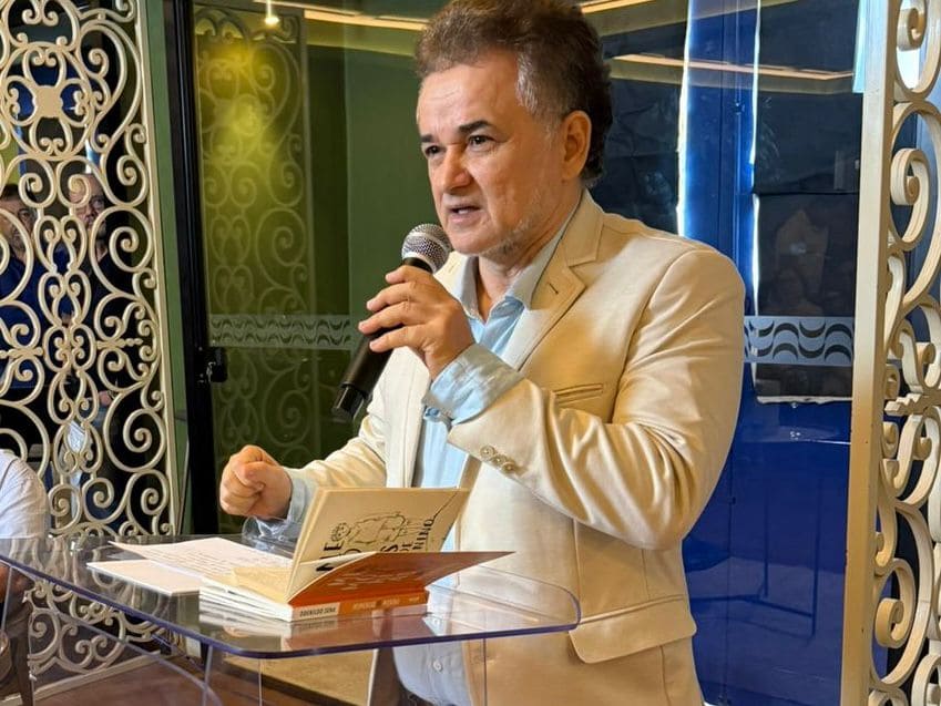 Roda de conversa com Tenório Telles traz o tema ‘Amazônia: Encantarias da palavra’, neste sábado, na Valer Teatro