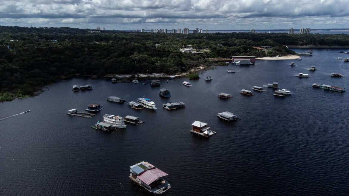MPAM e Defensoria intensificam tratativas de acordo por retirada mais humanitária de flutuantes do Tarumã-Açu