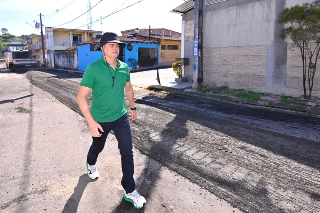 Prefeito David Almeida acompanha obras no conjunto Galiléia e anuncia avanço do asfaltamento com a chegada do verão