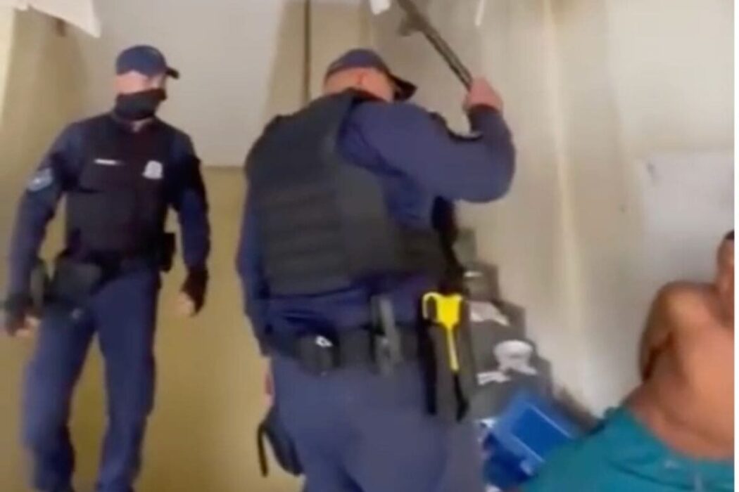 Justiça manda soltar guardas municipais acusados de tortura contra morador de rua em Manaus