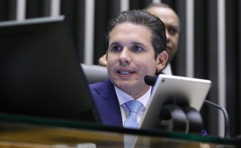 Hugo Motta proíbe reuniões de comissões na Câmara durante recesso