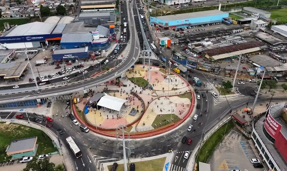 Nota: Prefeitura de Manaus repudia furto e vandalismo no complexo viário Rei Pelé