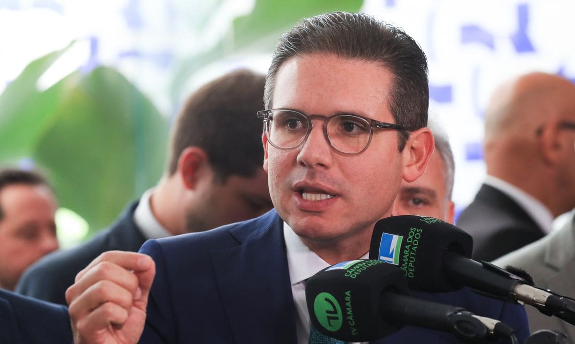 Motta envia pedido de afastamento de 6 deputados após motim na Câmara