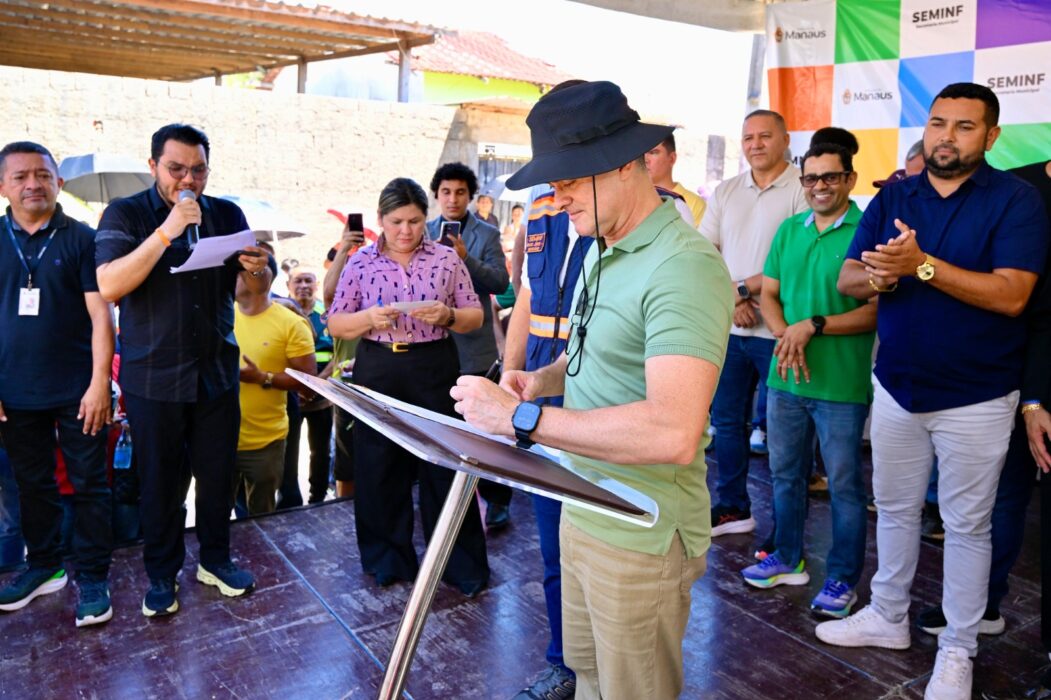 Prefeito David Almeida assina ordem de serviço para pavimentação inédita da comunidade dos Nobres
