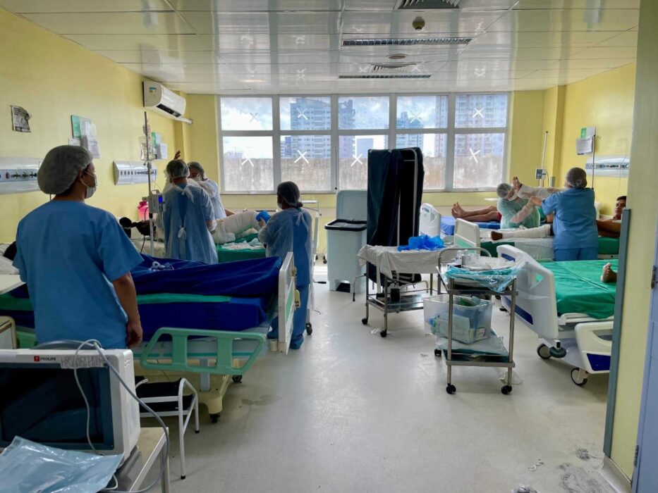 Vítima de incêndio em fábrica recebe cuidados no Centro de Tratamento de Queimados do HPS 28 de Agosto