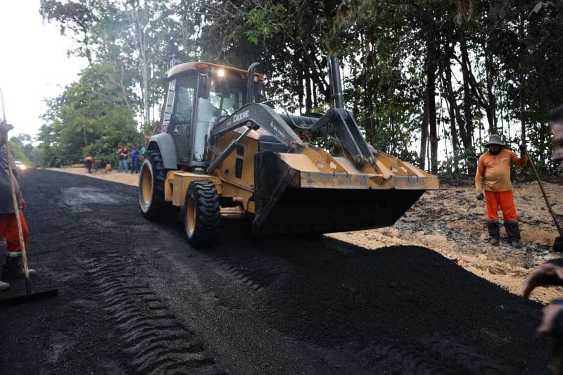 Prefeitura de Manaus realiza pavimentação em ladeiras do ramal Rio Branquinho