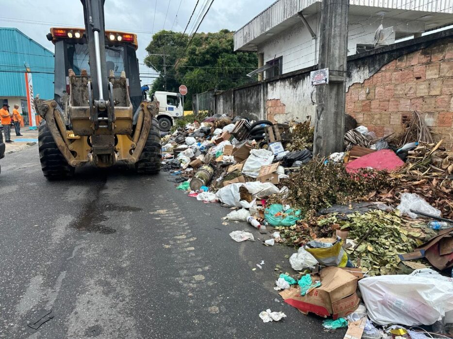 Força-tarefa da prefeitura elimina mais de 1,2 mil lixeiras irregulares em Manaus no primeiro mês de atuação