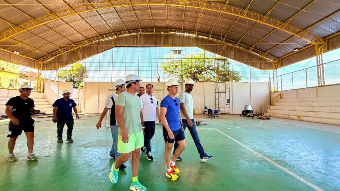 Prefeito David Almeida vistoria reforma da escola municipal Waldir Garcia, referência educacional de Manaus com a 3ª melhor nota do Ideb