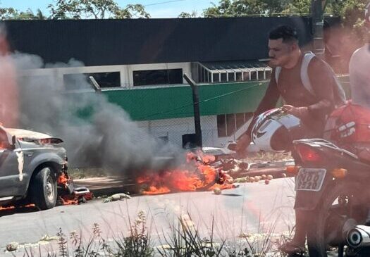 Vídeo: motociclista morre queimado em acidente de trânsito no Distrito Industrial, em Manaus