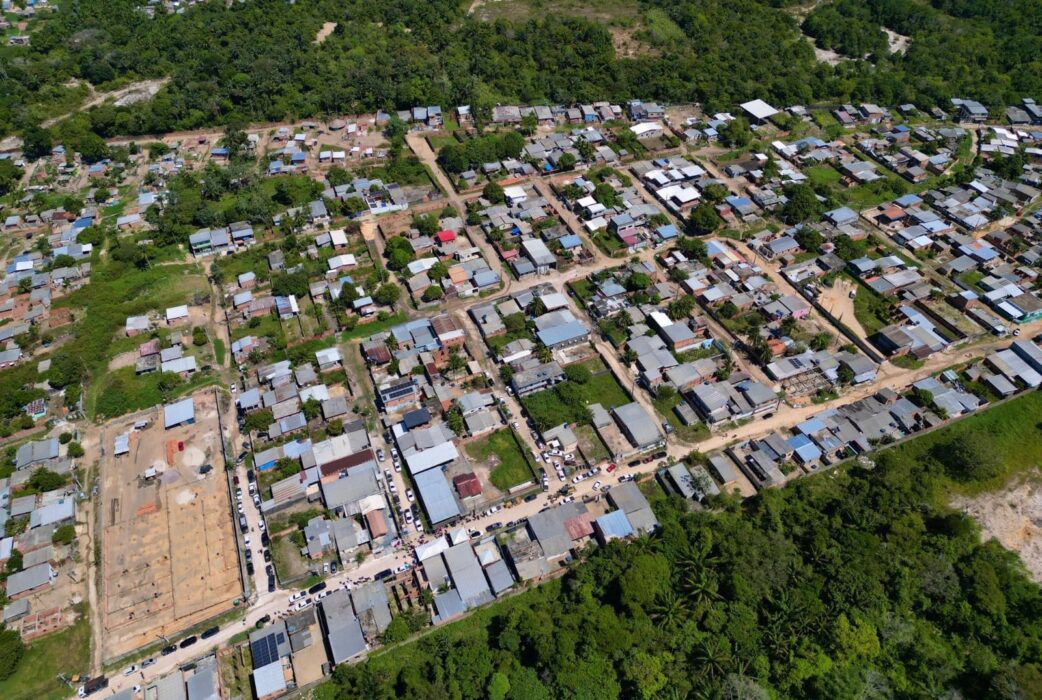 Prefeito David Almeida assina ordem de serviço para pavimentação inédita da comunidade dos Nobres