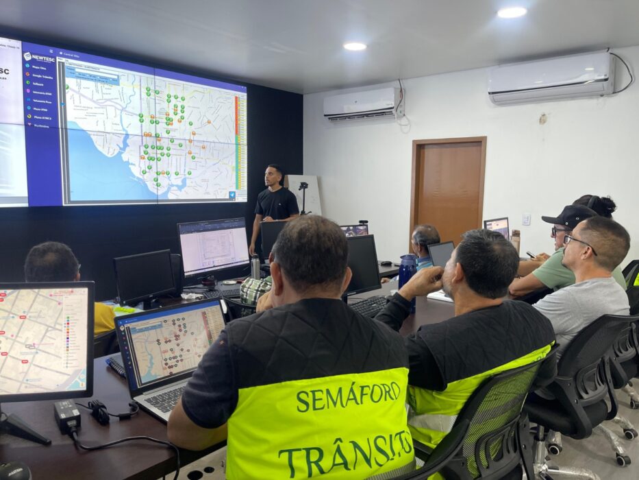 Prefeitura de Manaus capacita equipe do IMMU para operação de sistema de semáforos inteligentes