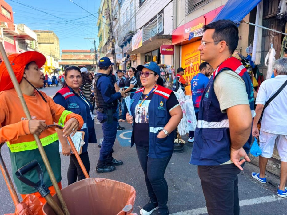 Primeira semana do ‘Mutirão no Bairro’ no Centro tem 74 notificações e duas multas aplicadas para desocupar calçadas