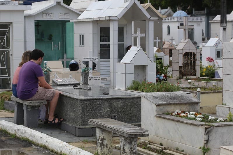 Cemitérios de Manaus recebem programação religiosa e ações de acolhimento neste domingo, Dia dos Pais