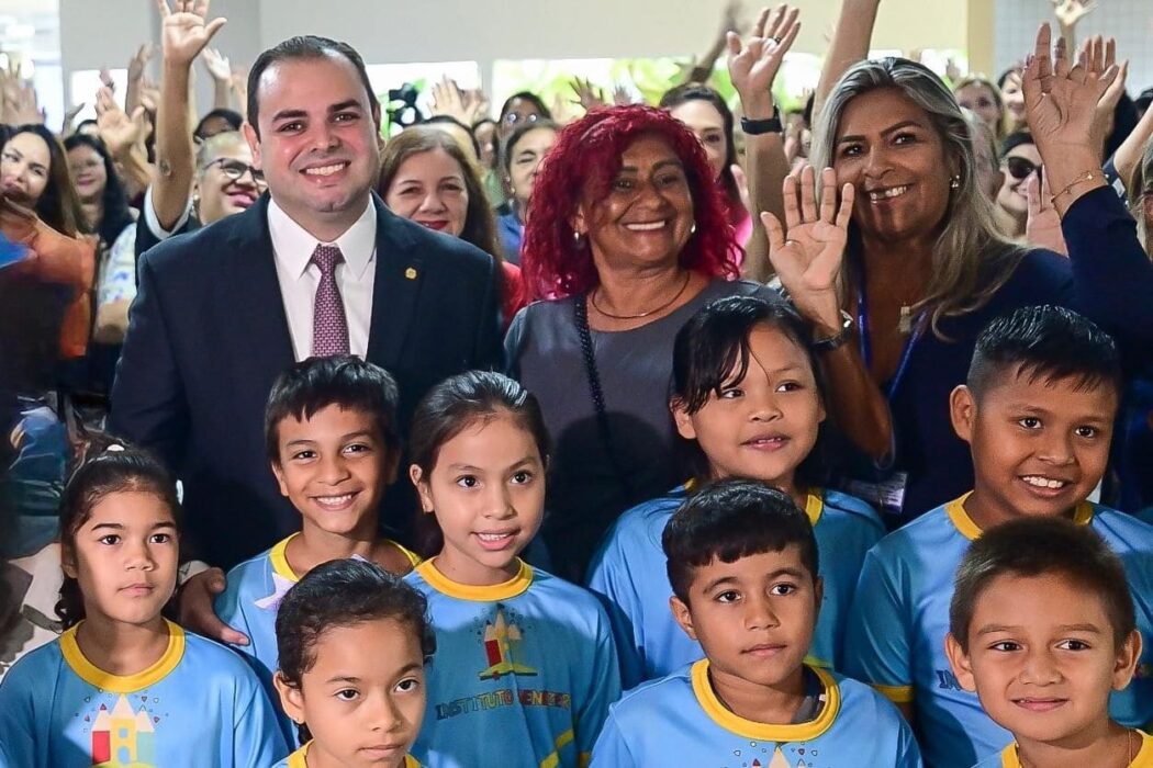No Dia do Estudante, Roberto Cidade destaca leis que fortalecem a educação e garantem oportunidades para os jovens amazonenses