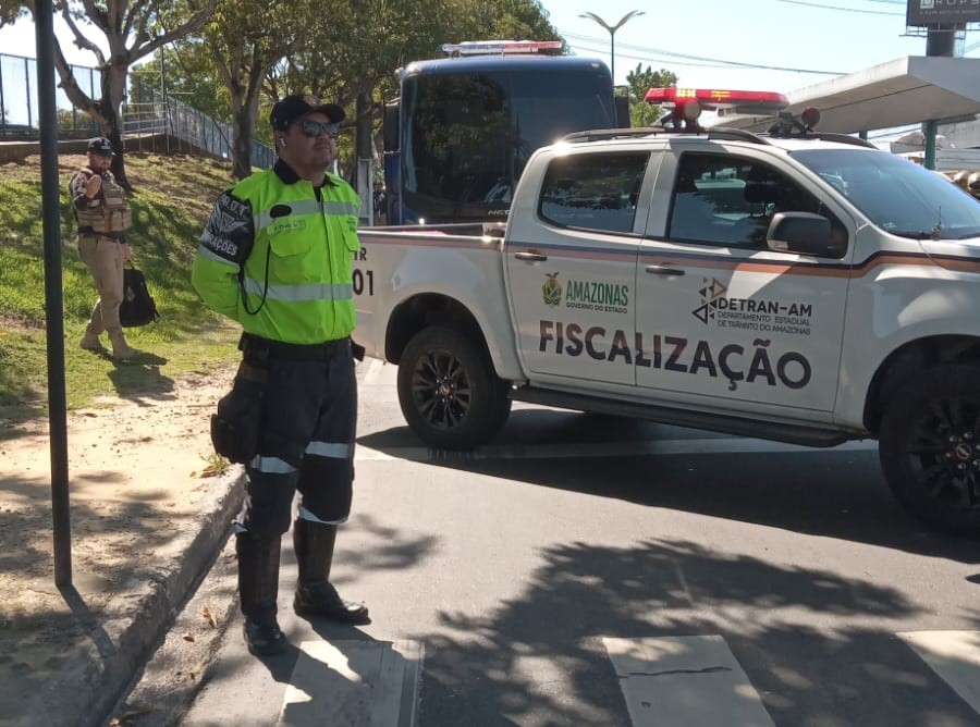 Operação de fiscalização da Prefeitura de Manaus autua 62 veículos nas zonas Norte e Leste da cidade