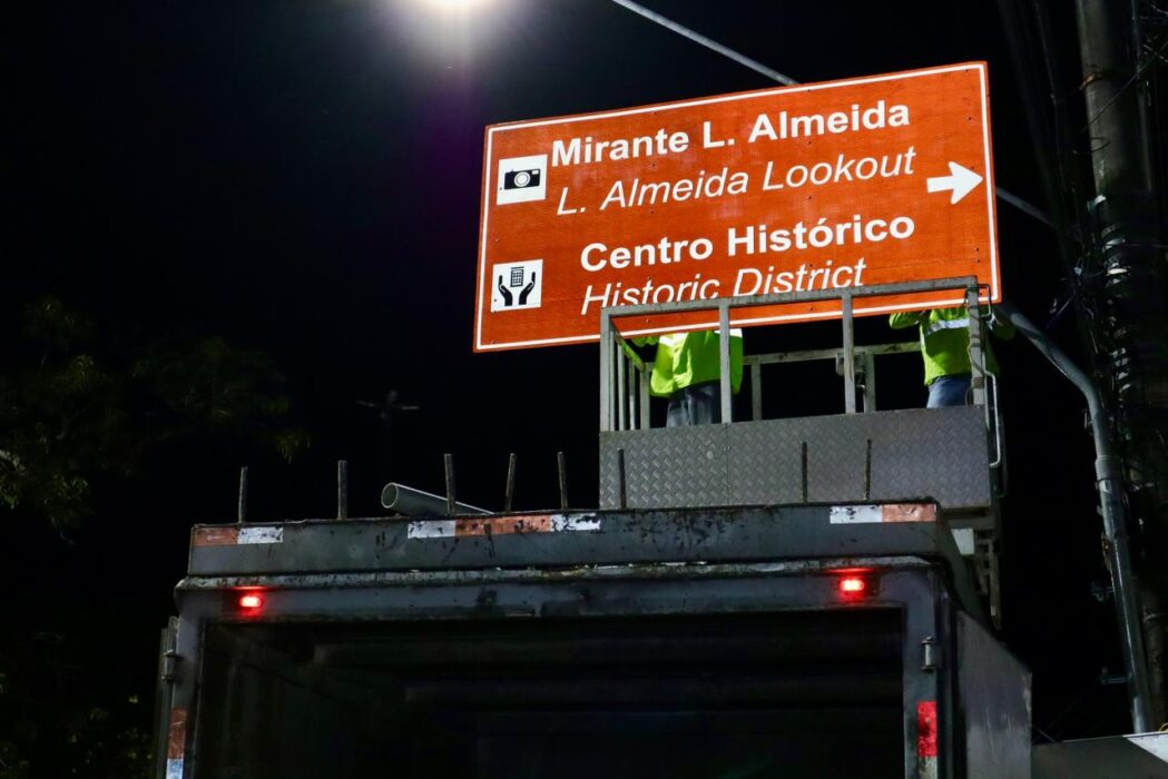 Prefeitura de Manaus implanta placas turísticas e avança em cronograma de sinalização viária