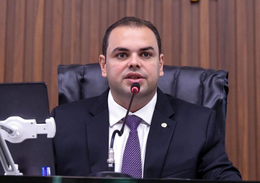 Presidente Roberto Cidade avalia positivamente fase de aplicação de provas do concurso da Aleam e orienta candidatos sobre próximas fases