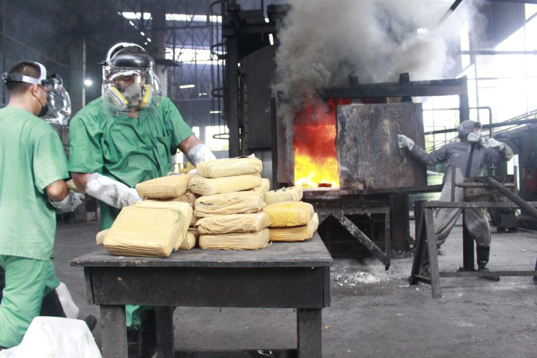 Amazonas impõe prejuízo milionário ao tráfico, com incineração e apreensão recorde de drogas