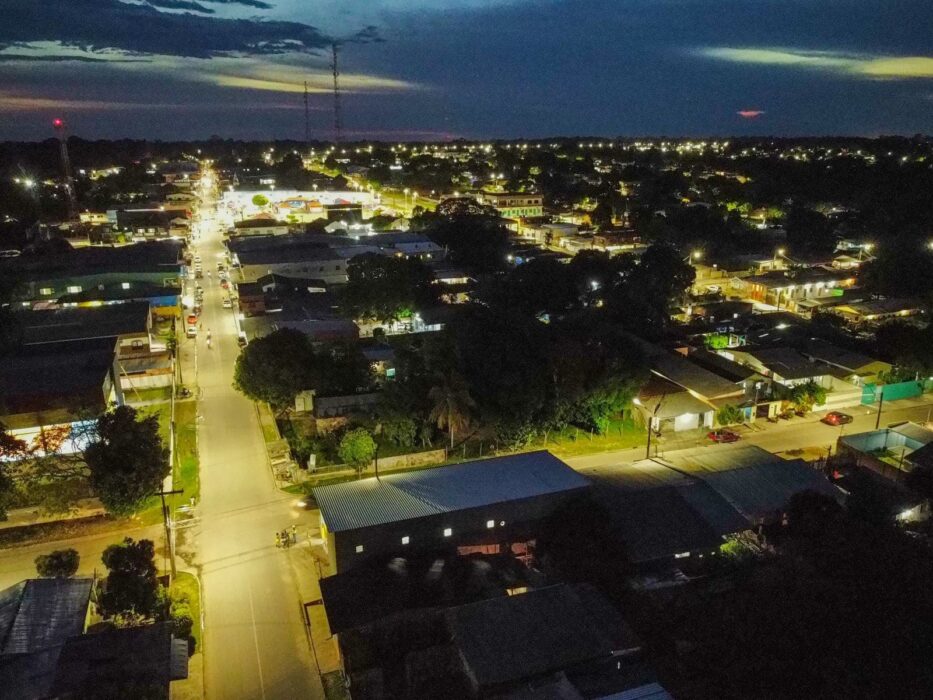Governador Wilson Lima inaugura iluminação pública em LED e anuncia obras em Itapiranga