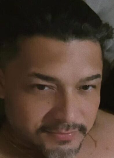 Polícia divulga imagem de homem procurado por lesão corporal, perseguição, ameaça e descumprimento de medida protetiva