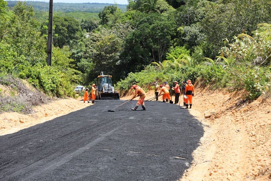 Trabalhos de pavimentação são acelerados no ramal Rio Branquinho