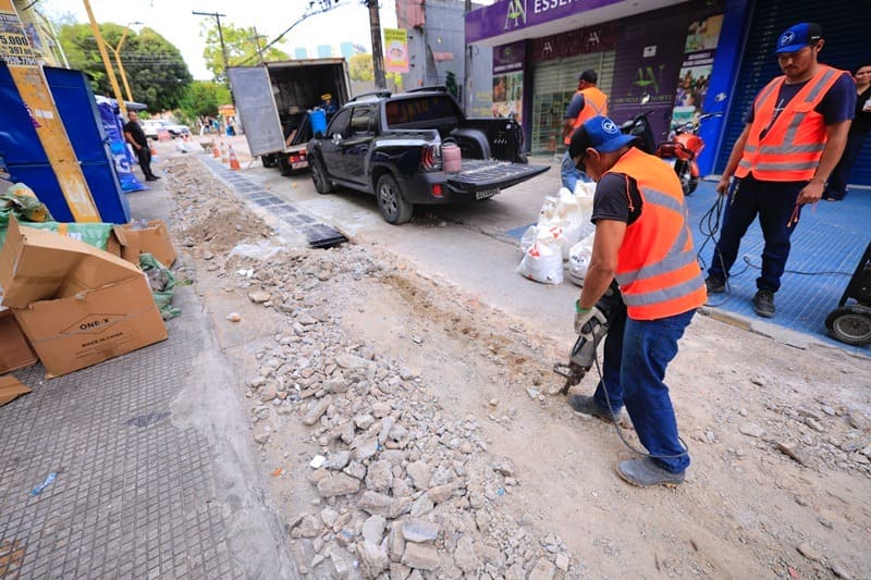 Prefeitura alinha início de obras para reabertura ao tráfego de veículos de quatro ruas históricas do centro de Manaus