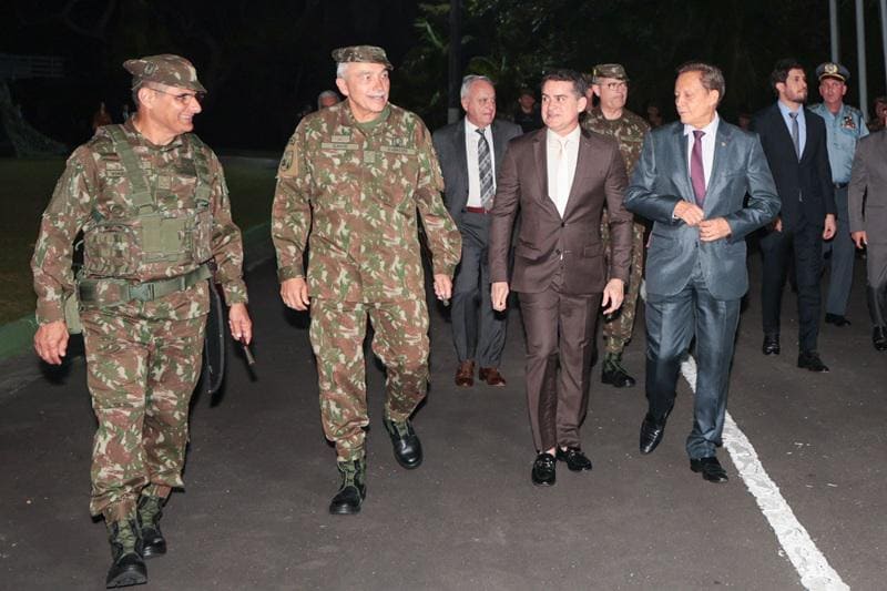 Prefeito David Almeida participa da troca de comando do CMA e reafirma compromisso de cooperação com as Forças Armadas
