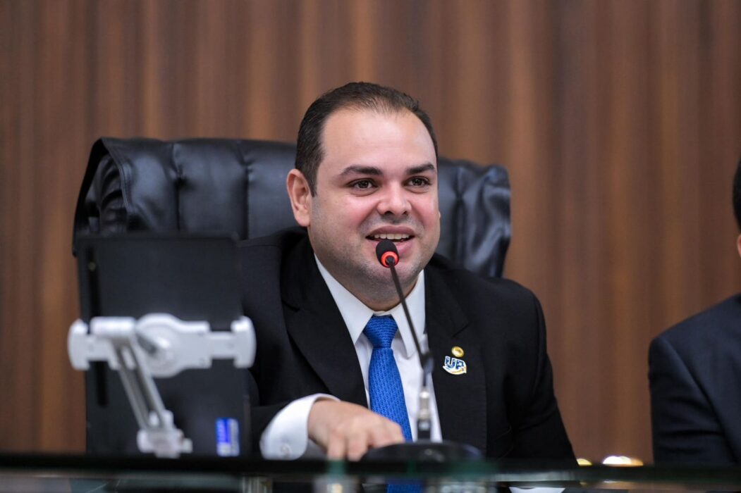 Leis de Roberto Cidade buscam proteger rios, florestas e ecossistemas do Amazonas