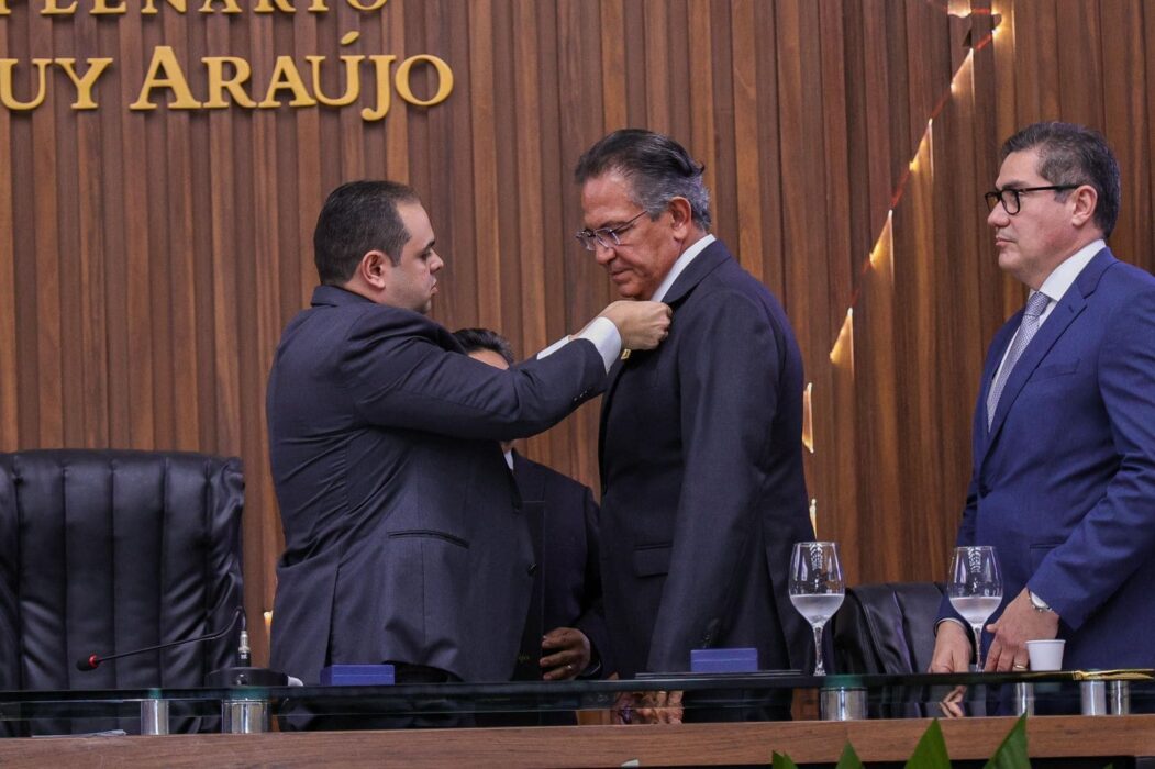 Presidente Roberto Cidade destaca contribuições do ministro Mauro Campbell e do juiz Lizandro Garcia para o Judiciário brasileiro, durante outorga da Medalha Ruy Araújo