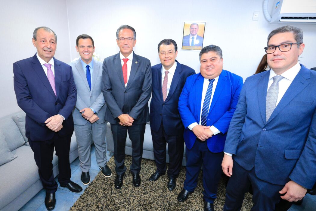 Presidente David Reis participa da entrega da Medalha Ruy Araújo ao ministro Mauro Campbell e ao juiz Lizandro Gomes Filho