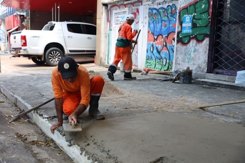 Prefeitura de Manaus revitaliza calçadas da avenida Getúlio Vargas e reforça transformação do Centro Histórico