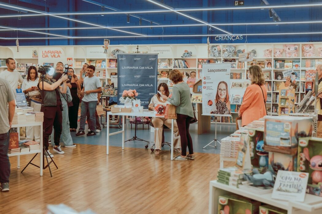 Tânia Viviane lança livro sobre espiritualidade