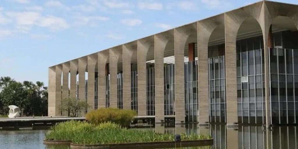 Brasil aciona OMC contra tarifaço dos Estados Unidos