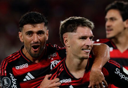 Flamengo derrota Estudiantes no Maracanã