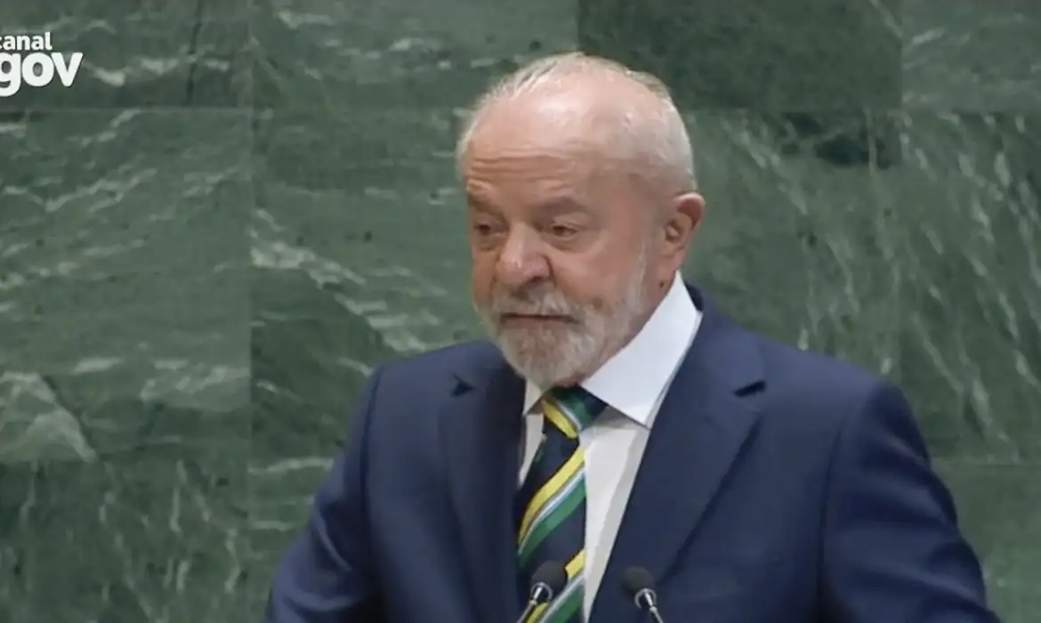 Lula diz que soberania é inegociável e repudia falsos patriotas