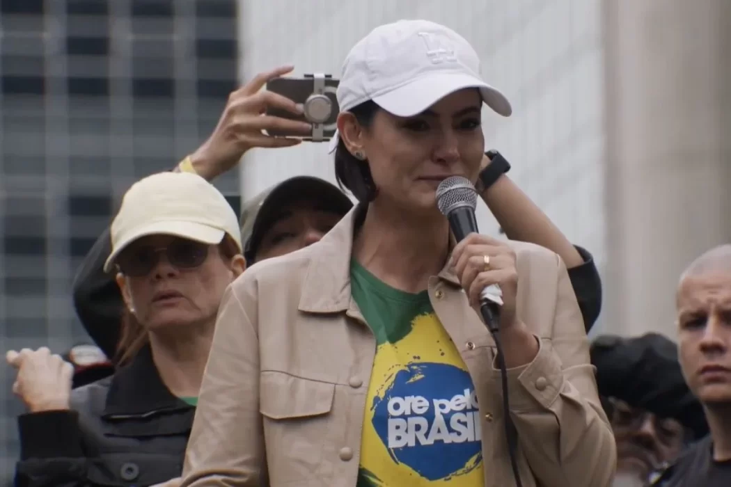 "Não têm sido dias fáceis”, diz Michelle Bolsonaro sobre prisão domiciliar de ex-presidente