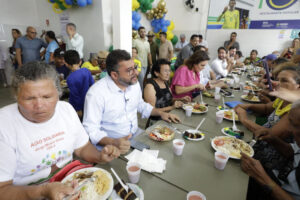 Governador Wilson Lima reinaugura restaurante Prato Cheio do bairro Novo Israel
