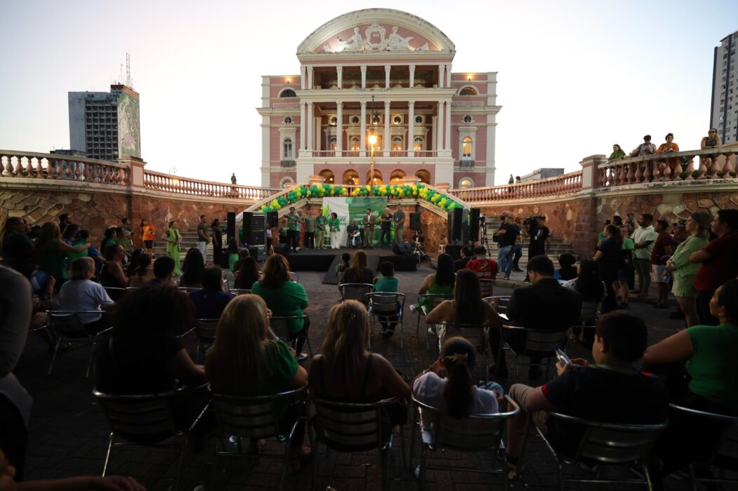 Setembro Verde: Teatro Amazonas é iluminado em homenagem à luta pelos direitos da pessoa com deficiência