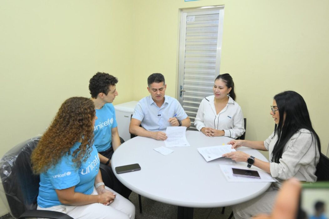 Prefeito David Almeida renova parceria com Unicef para fortalecer programa Unidade Amiga da Primeira Infância